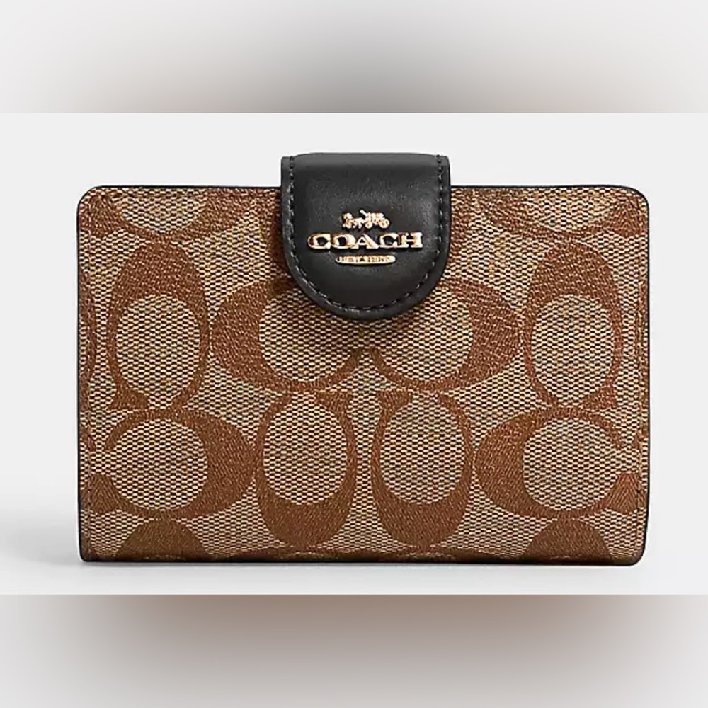 NWOT Coach Medium Corner Zip Wallet In Signature Canvas